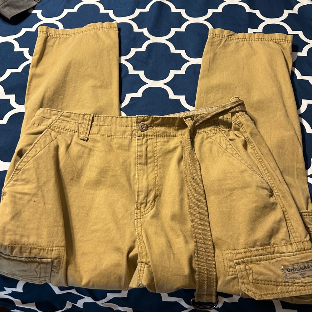Like new Tan cargo pant 38x30